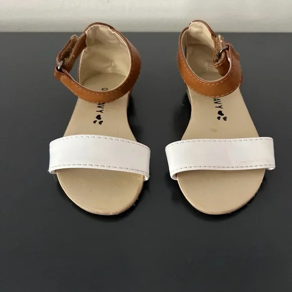 Old navy kids sandals size 6 - Picture 2 of 2